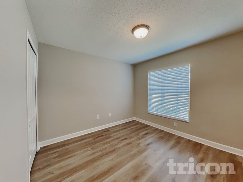 Building Photo - 13806 Newport Shores Dr