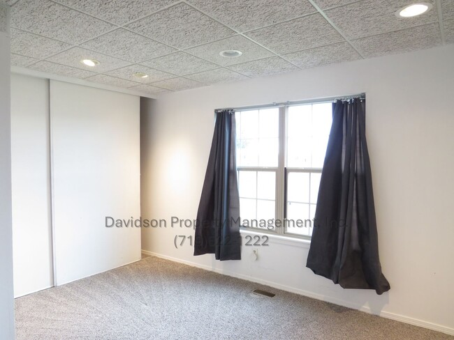 Building Photo - Cozy 2 Bedroom Condo in Rockrimmon