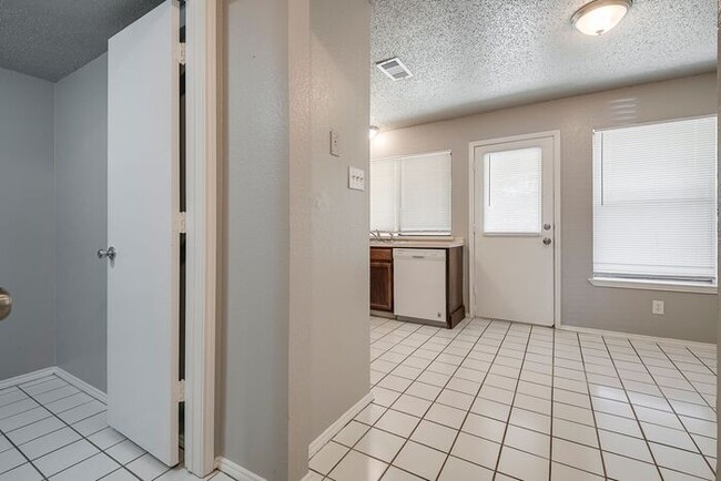 Building Photo - Kick it in Keller in this 2 story Townhome!