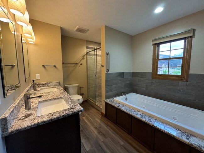 Building Photo - 5855 Thatcher Dr