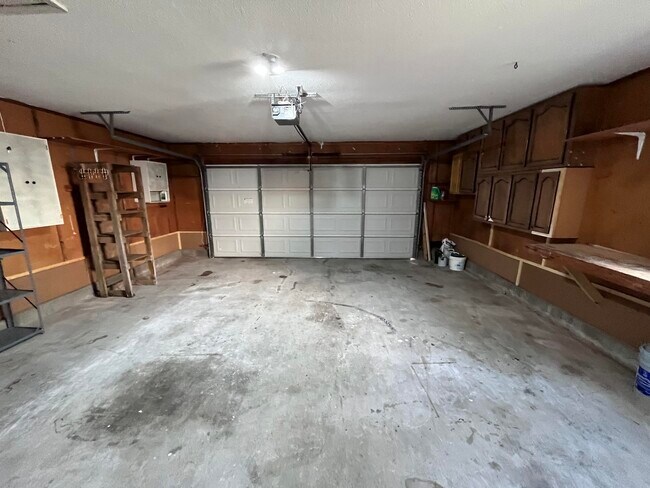 Building Photo - 540 E Timberlake Dr