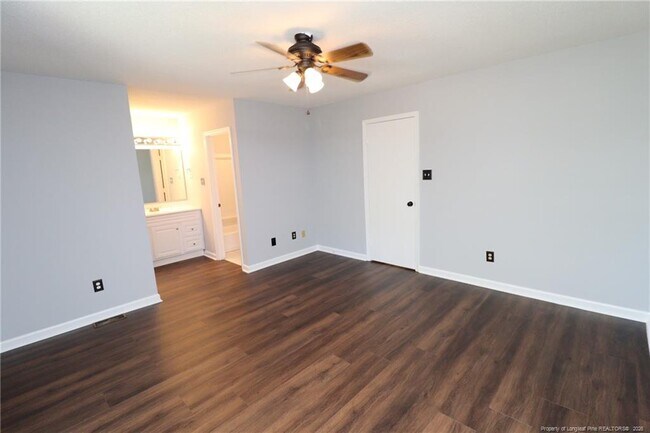 Building Photo - 7283 Sandy Creek Dr