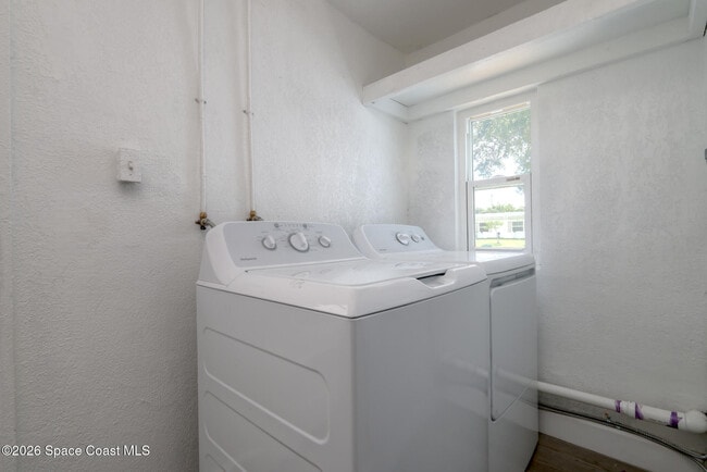 Building Photo - 356 Vesta Cir