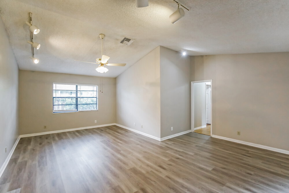 Building Photo - 518 Azure Ave