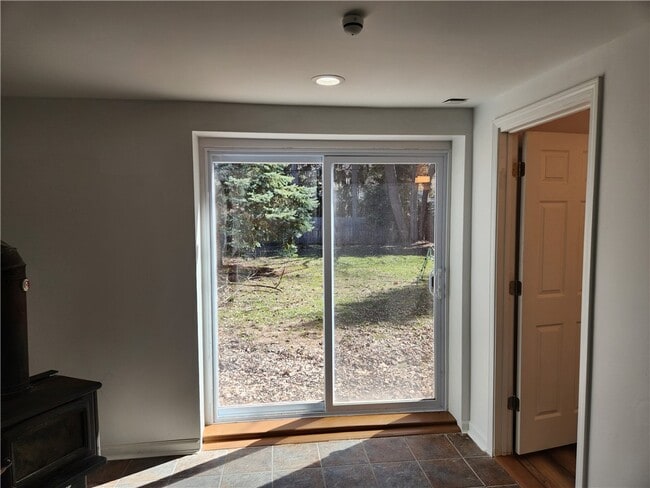 Building Photo - 206 Mason Ave