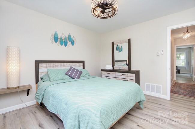 Building Photo - 629 Grandin Rd