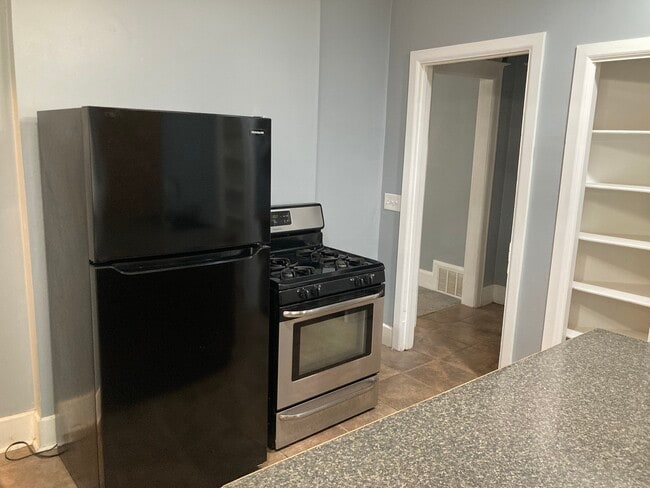 Building Photo - 3327 Wyandotte St