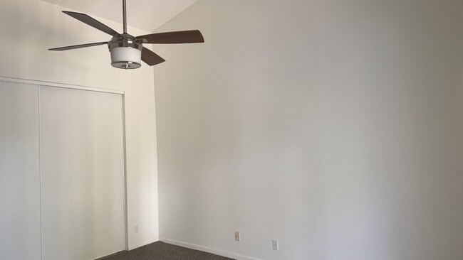 Building Photo - 5438 Verona Dr