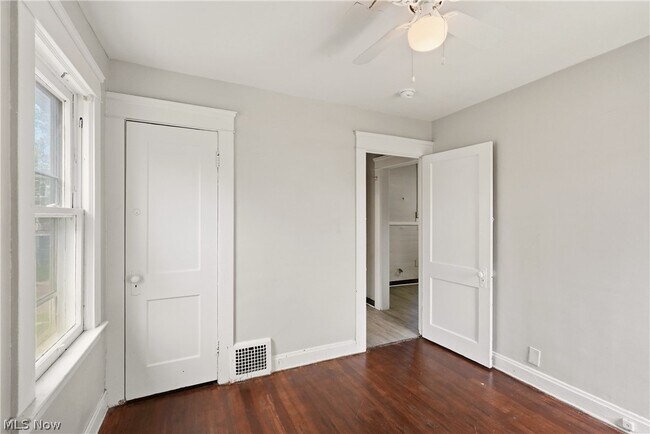 Building Photo - 515 E 143rd St