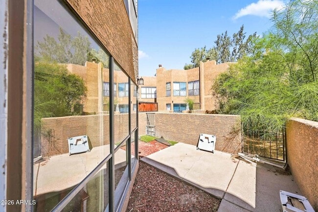 Building Photo - 3228 W Glendale Ave