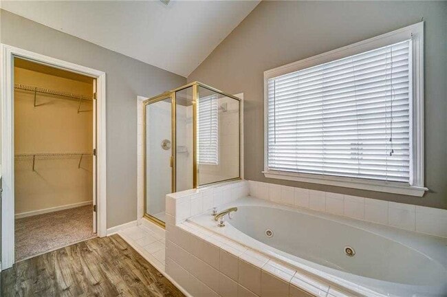 Building Photo - 716 Parkside Dr