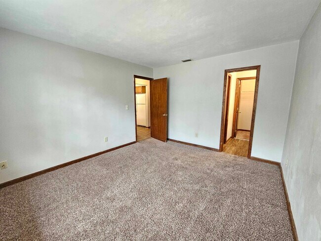 Building Photo - 2917 Woodrich Dr