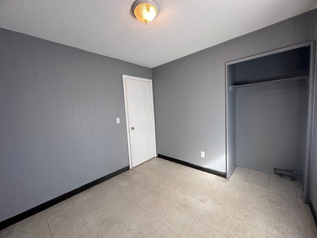 Building Photo - 1001 Shasta-