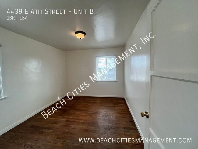 Building Photo - Cute One Bedroom Blocks Away from Beach an...