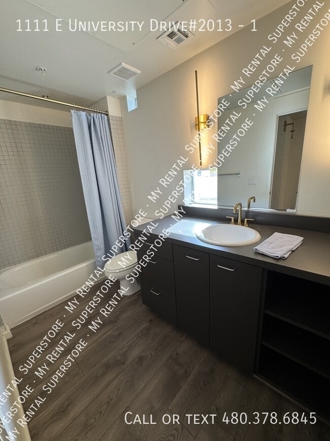 Building Photo - 1111 E University Dr