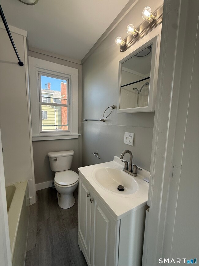 Building Photo - 420 Short Beach Rd