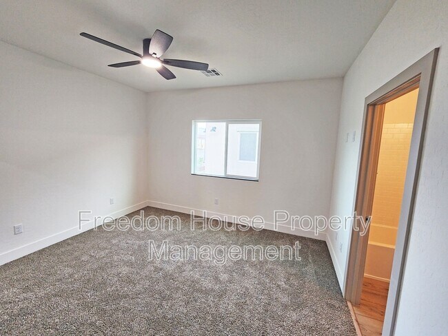 Building Photo - 1340 Arrowhead St