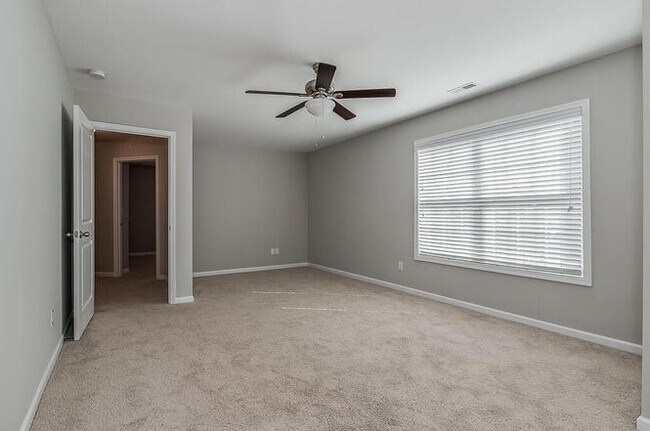 Building Photo - Charming 4 beds 2.5 baths Home in Berewick!