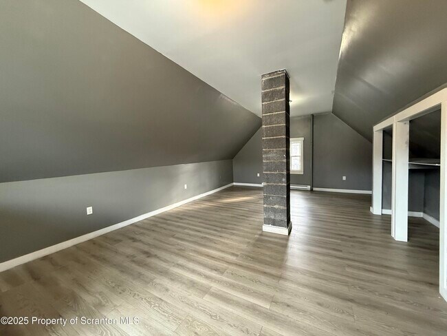 Building Photo - 2204 Golden Ave