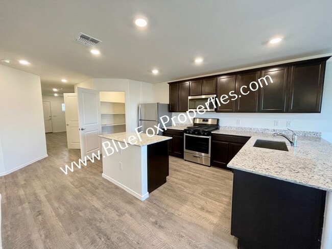 Building Photo - 12854 N Peony Dr
