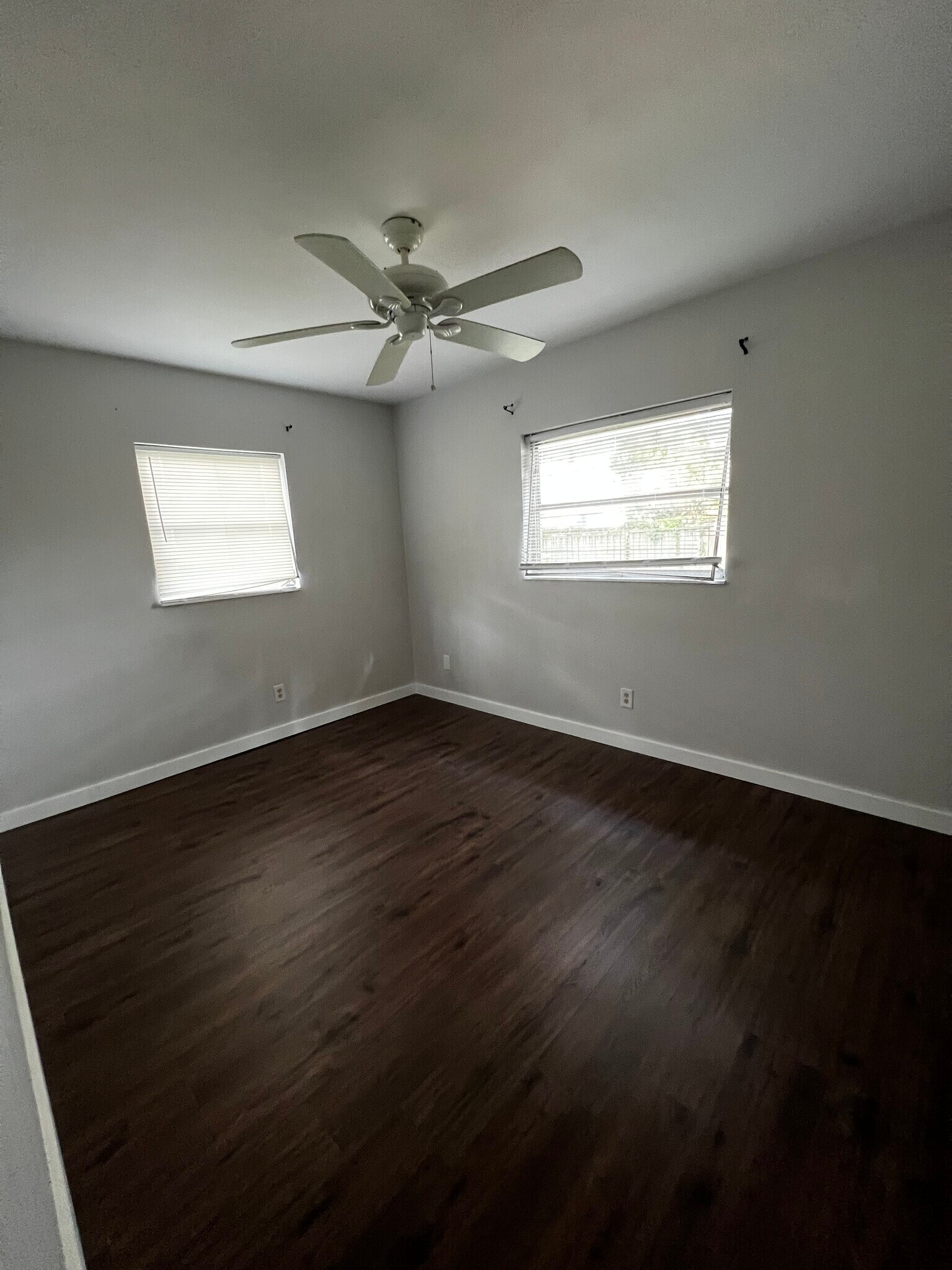 Building Photo - 254 Plumosa Dr