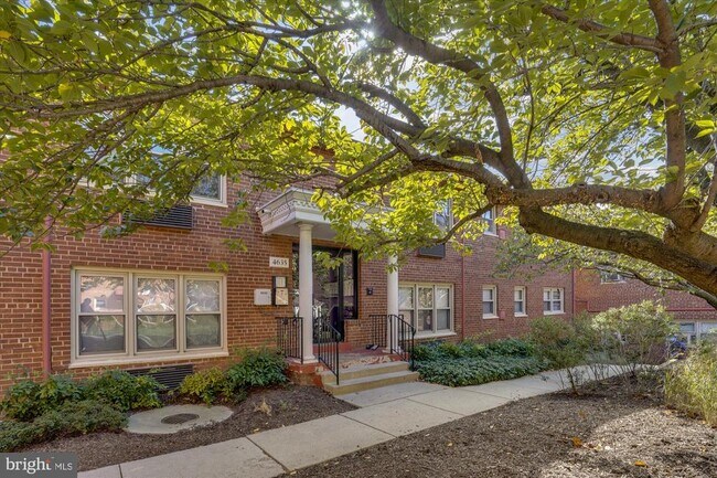 Building Photo - 2030 N Woodrow St