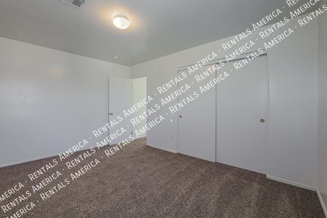 Building Photo - 4005 W Park St