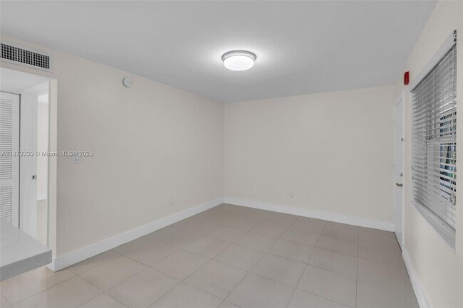 Building Photo - 241 S Royal Poinciana Blvd