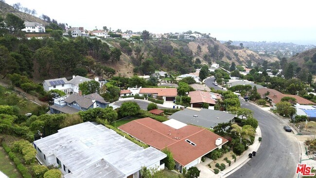 Building Photo - 1324 El Hito Cir