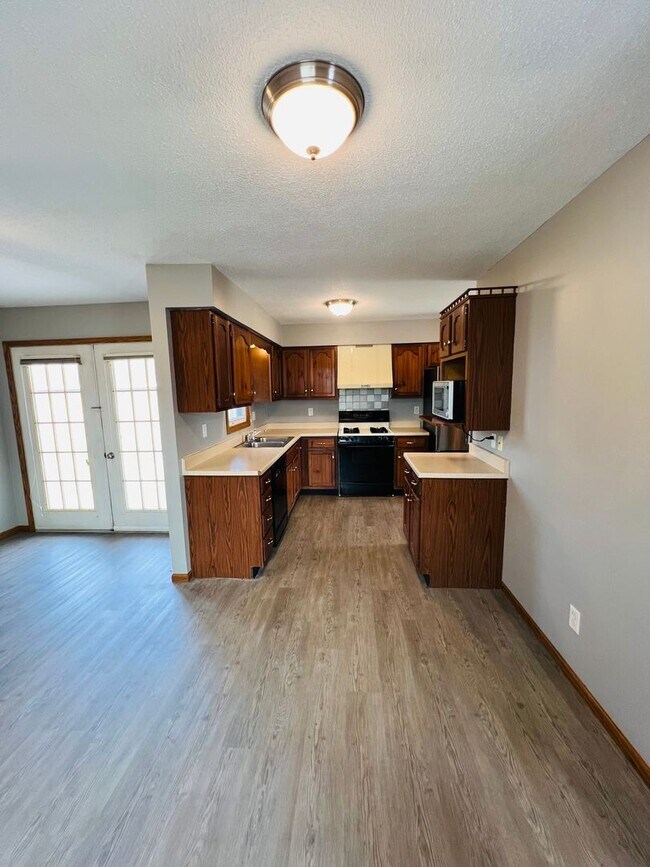 Building Photo - 3 Bedroom Home w/ Garage in Marion, IA