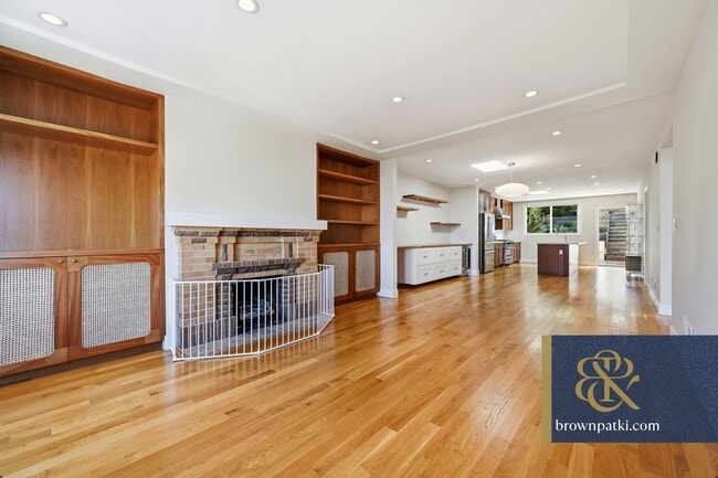 Building Photo - 360 Chenery St