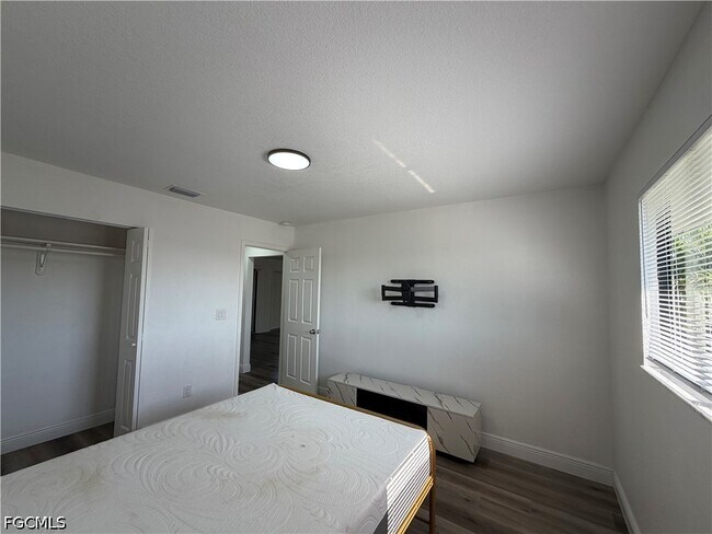 Building Photo - 2811 SE 15th Pl