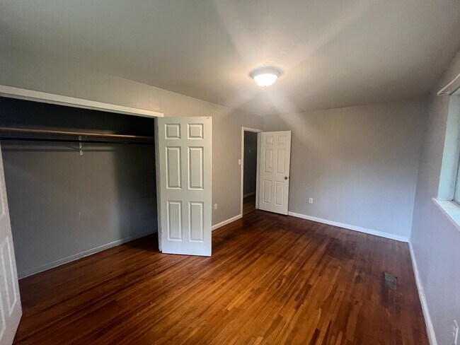 Building Photo - Nuce 3 br. Home for rent near LR Air Force base