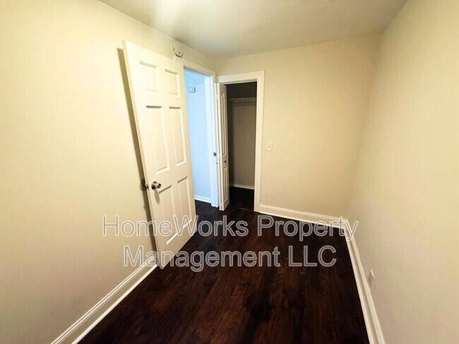 Building Photo - 5 S Conkling St