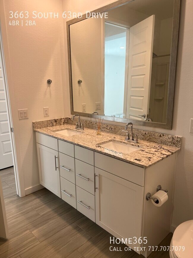 Building Photo - Beautiful 4 bedroom 2 Bath Phoenix Home!