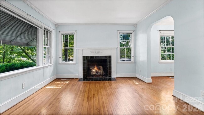Building Photo - 2126 Arnold Dr