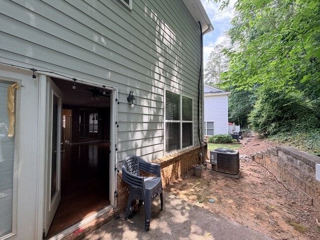 Building Photo - 3329 Fernview Dr