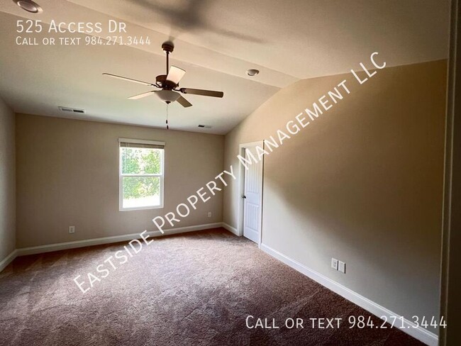 Building Photo - 525 Access Dr