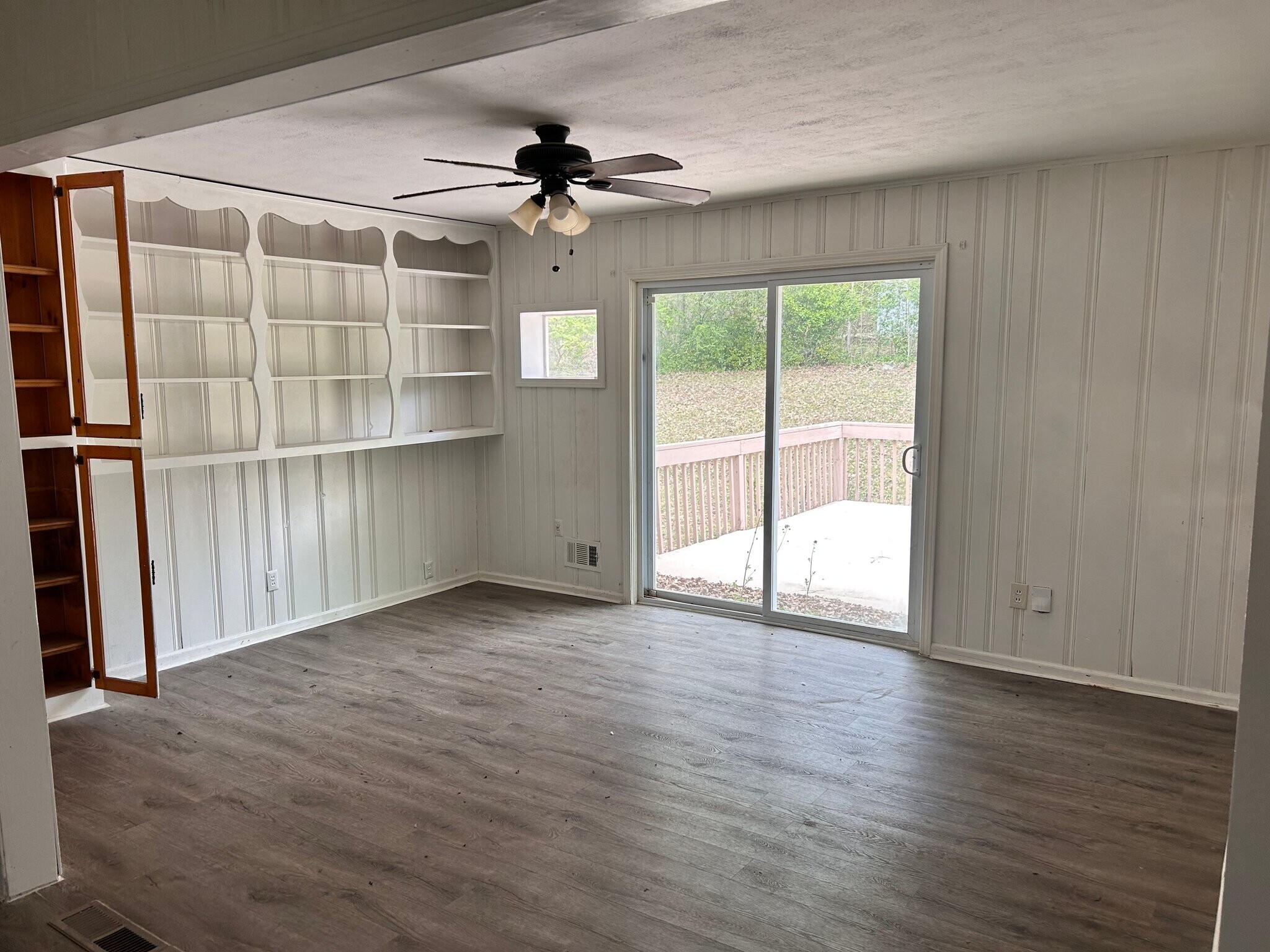 Building Photo - 5007 Spring Hill Dr