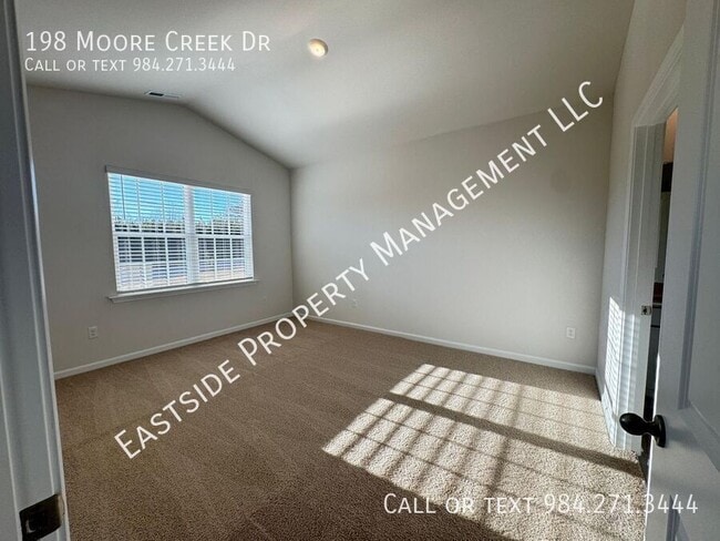 Building Photo - 198 Moore Crk Dr