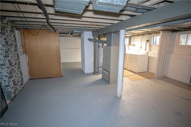 Building Photo - 84 Thames Ave