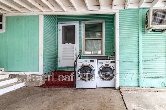 Building Photo - 3402 W Travis St