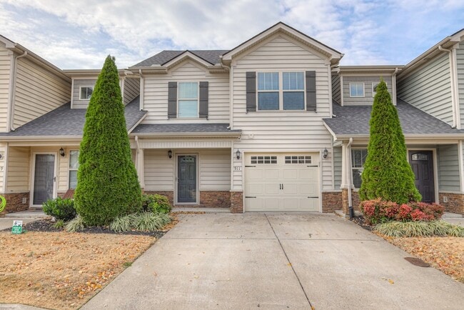 Building Photo - 911 Dahlia Dr