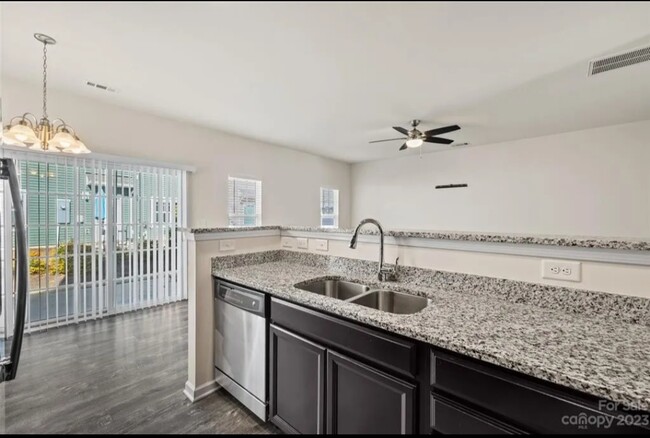 Building Photo - 12224 Whiteside Dr