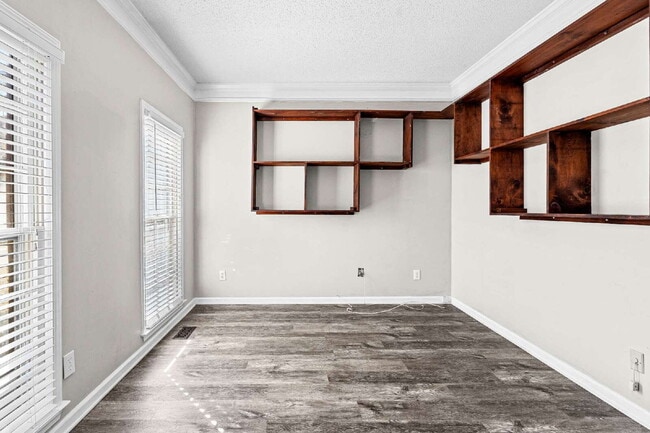 Building Photo - Three Bedroom Rental directly next to Arnall Middle School