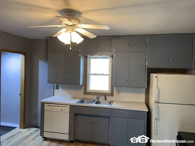 Building Photo - Beautifully Remodeled SFH in Plato Availab...