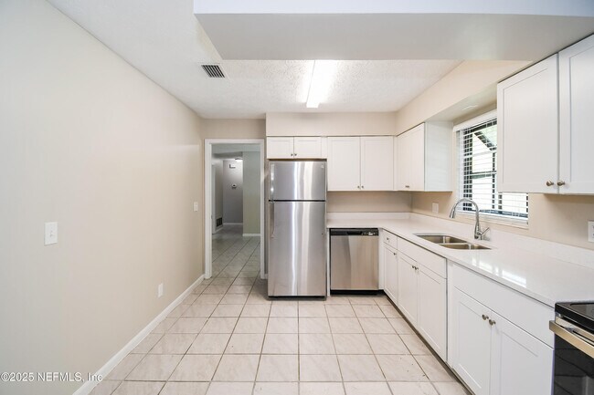 Building Photo - 1061 Grove Park Dr E