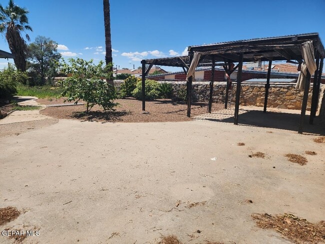 Building Photo - 11300 Crater Lake Ave