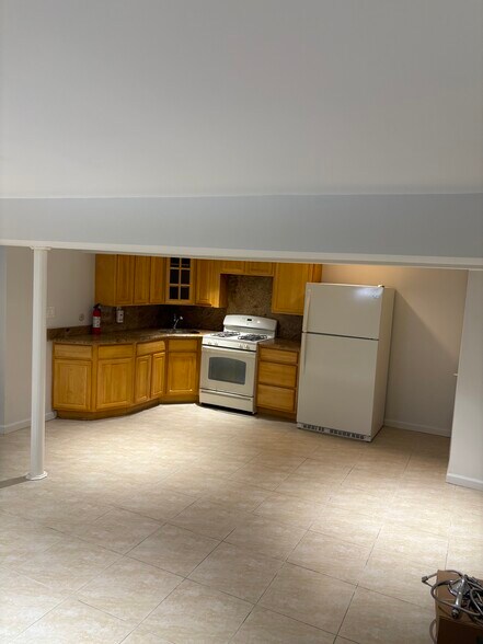 Building Photo - 430 Genesee Ave