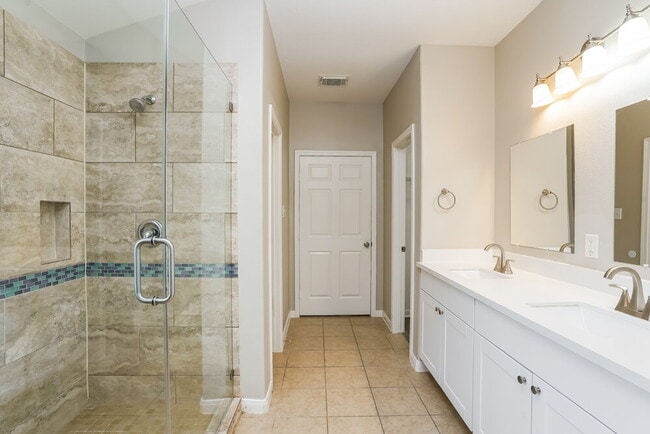Building Photo - 403 Magnolia Estates Dr